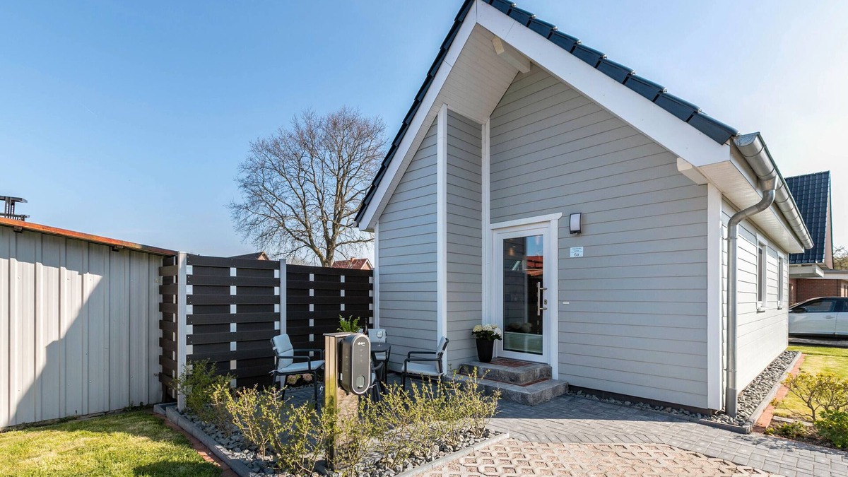 Woehrden House | Holiday Home 'Helgohuus' with Private Terrace, Private Garden and Wi-Fi