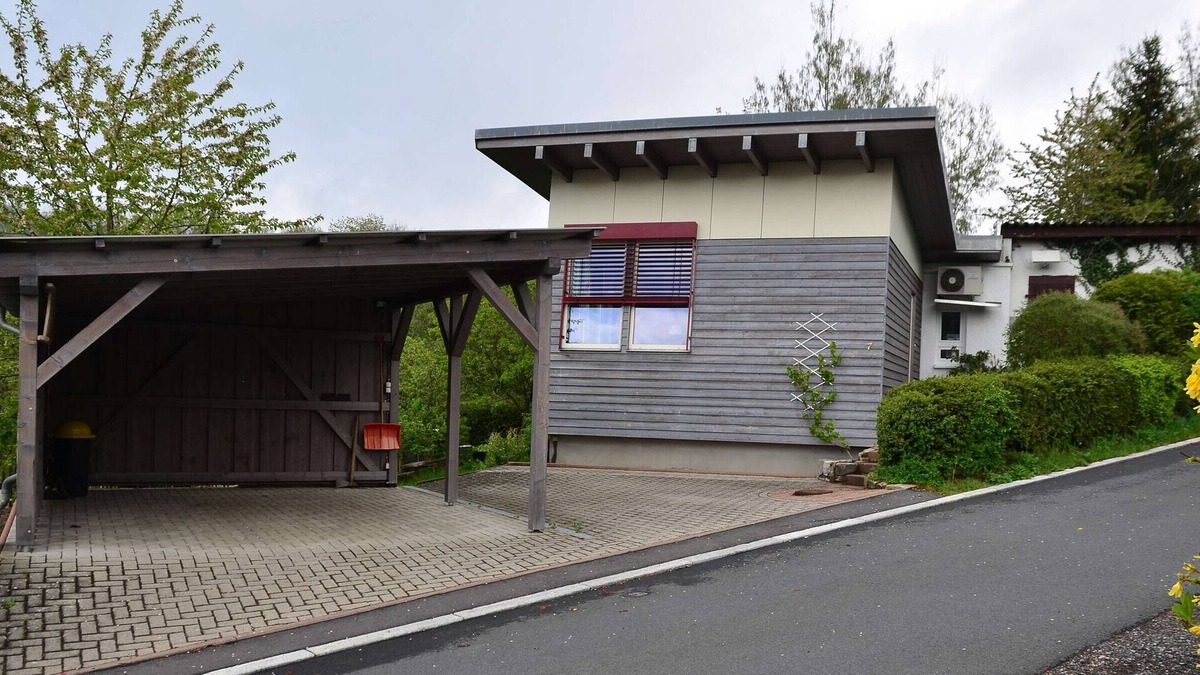 Suhl House | Holiday Home 'Heym' with Private Terrace and Private Garden