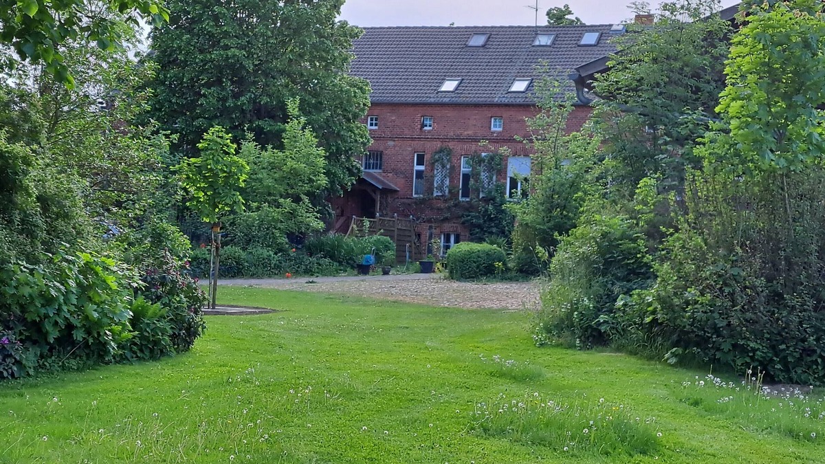 Gumtow House | Holiday Home 'Hof Schumacher' with Shared Terrace, Shared Garden and Wi-Fi