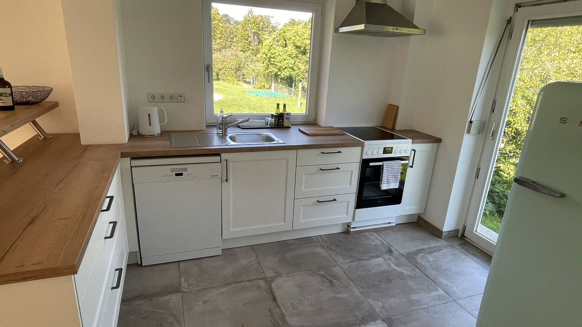Landshut Villa | Holiday Home "Hofberg Villa" with Terrace, Open Garden and High-speed Wi-Fi
