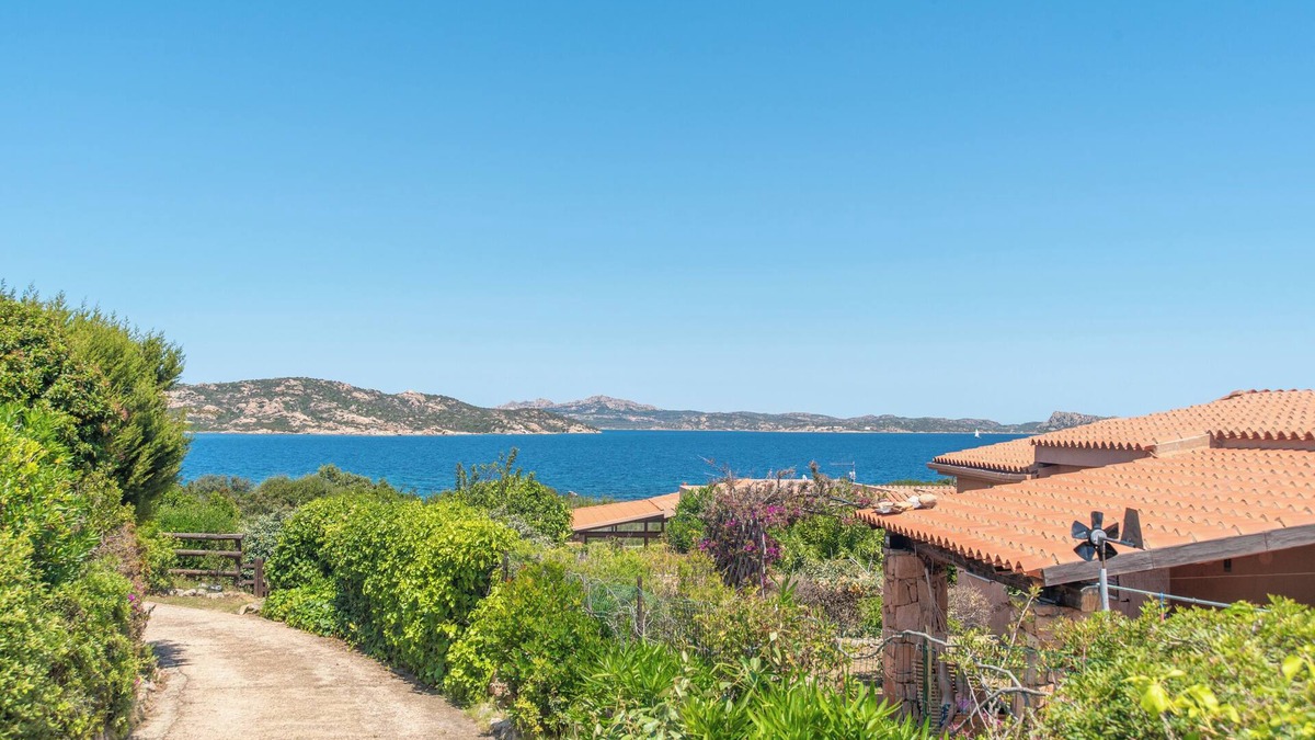 Palau House | Holiday Home House Punta Nera close to the Beach with Sea View & Garden