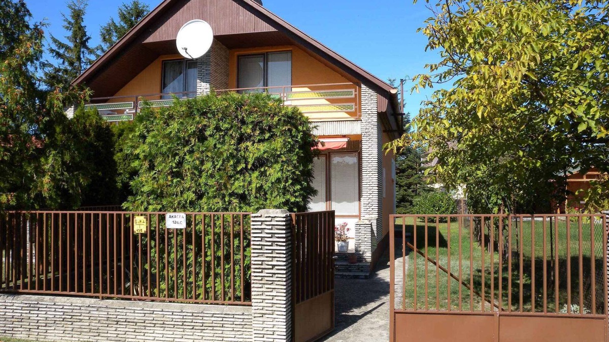 Balatonkeresztur House | Holiday home with colour satellite TV and microwave