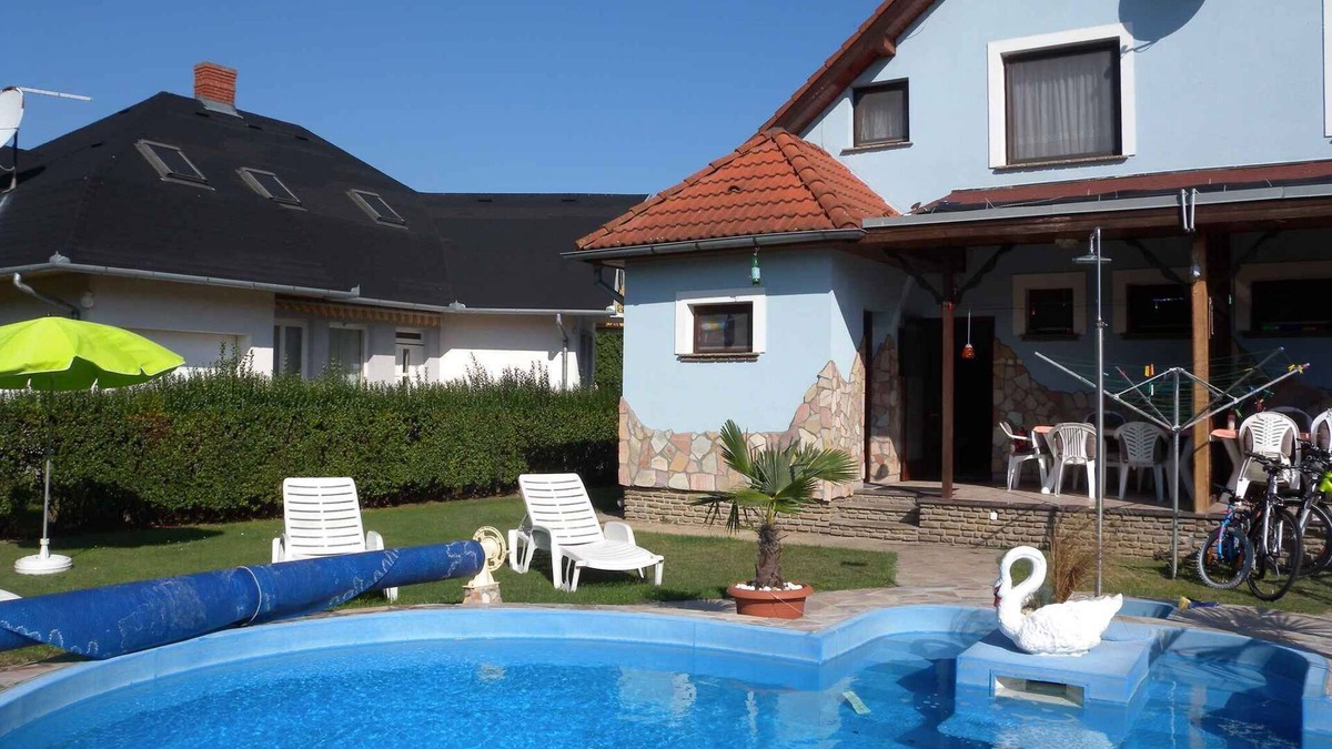 Balatonmariafurdo House | Holiday home with heated pool and the beach