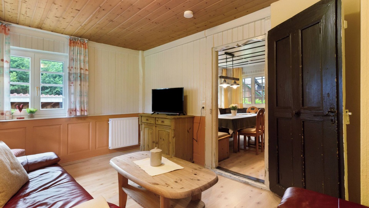 Ohlsbach House | Holiday Home 'Huber' with Mountain View, Shared Pool and Wi-Fi