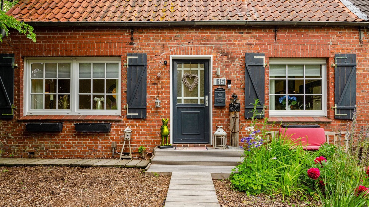 Hamswehrum House | Holiday Home "Huus Ant Dörpsdiek" with Private Terrace, Shared Garden and Wi-Fi