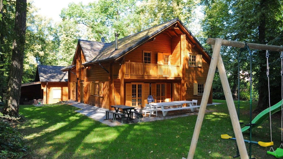 Bomal-sur-Ourthe House | Holiday Home in Durbuy with BBQ & Terrace