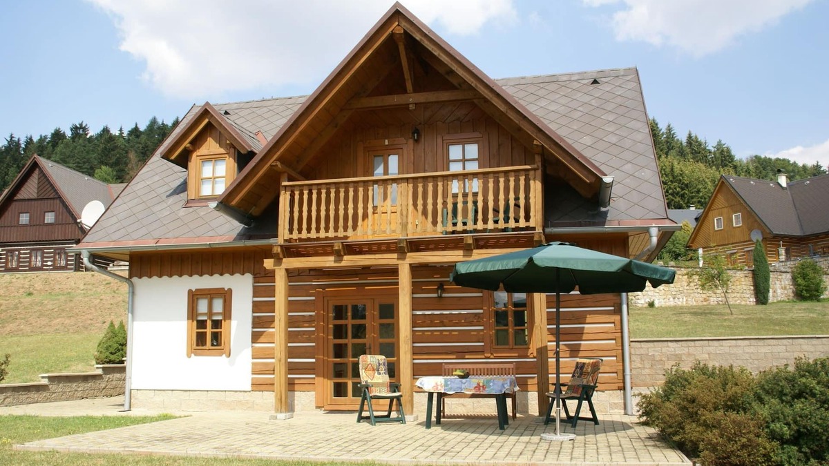 Stupna House | Holiday Home in Stupna with Garden