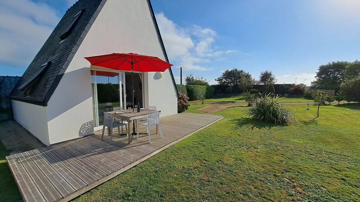 Beuzec-Cap-Sizun House | Holiday Home in Brittany near Pointe du Raz