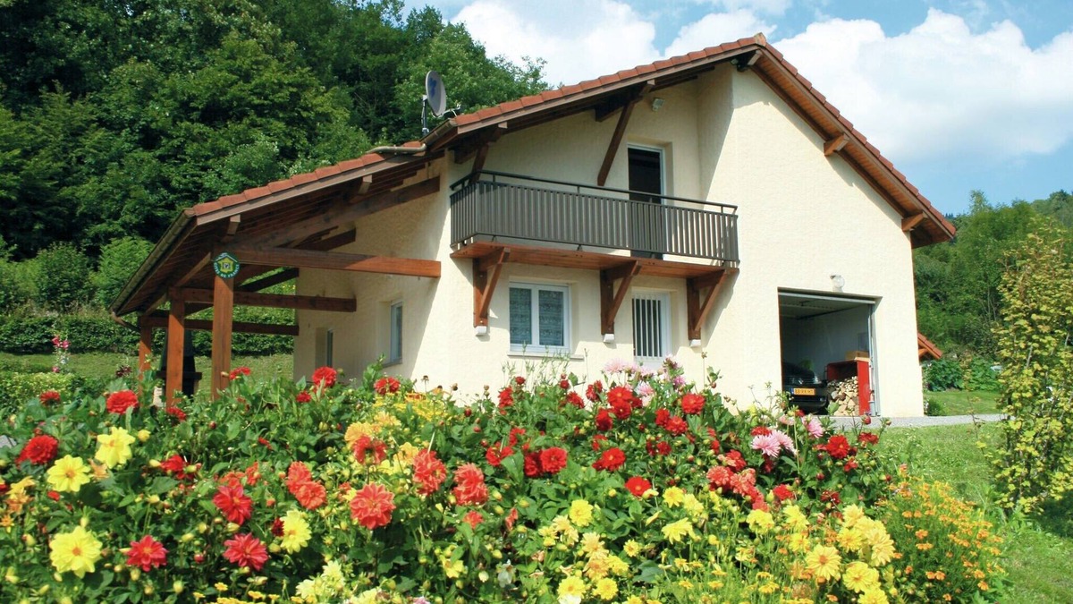 Haut-du-Them-Chateau-Lambert House | Holiday Home in Vosges with Garden and BBQ