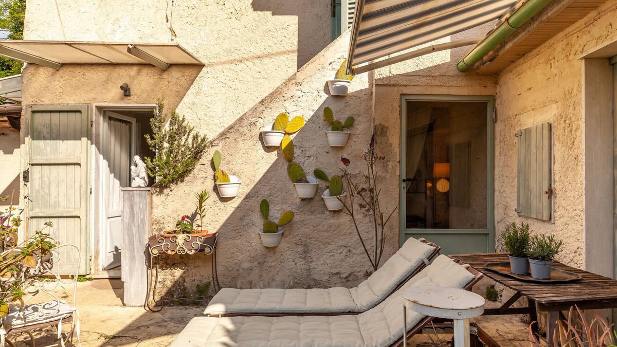Strettoia House | Holiday Home 'Il Pescino' with Private Terrace and Wi-Fi