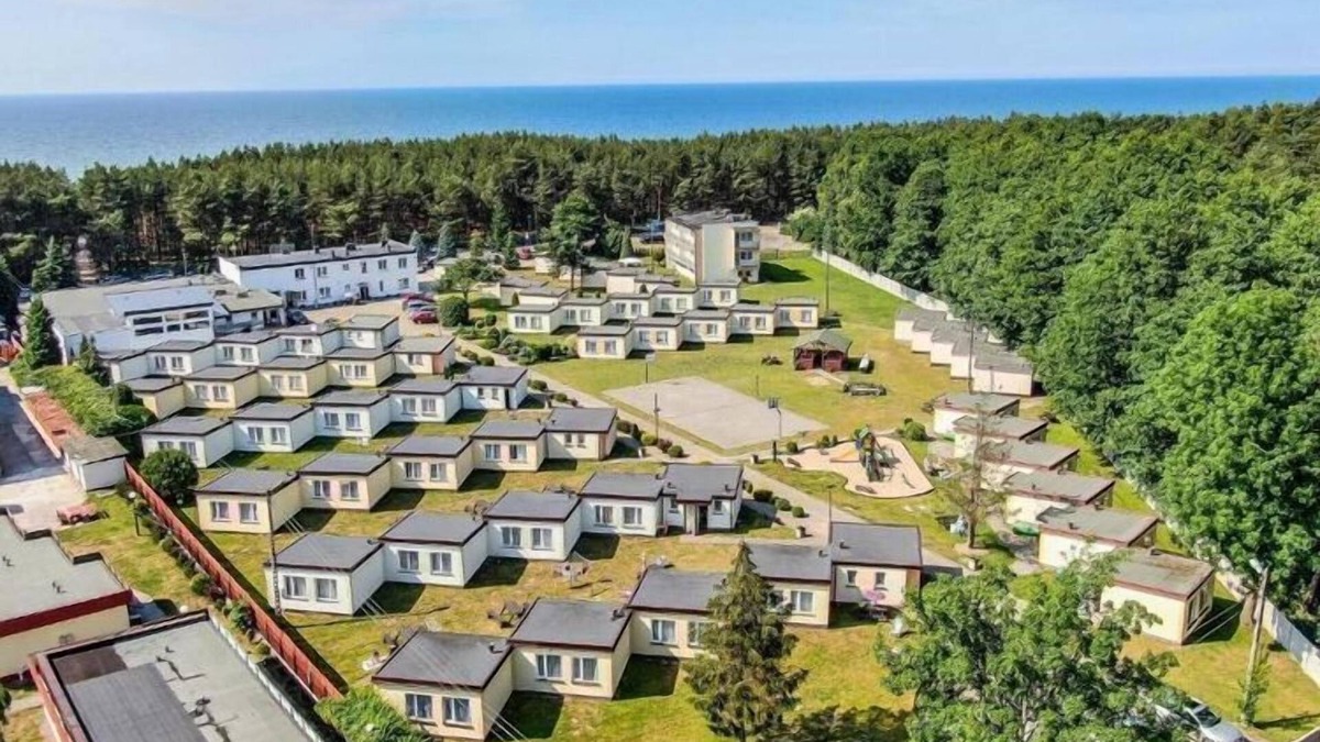 Mielno House | Holiday Home in Łazy by Seaside Beach