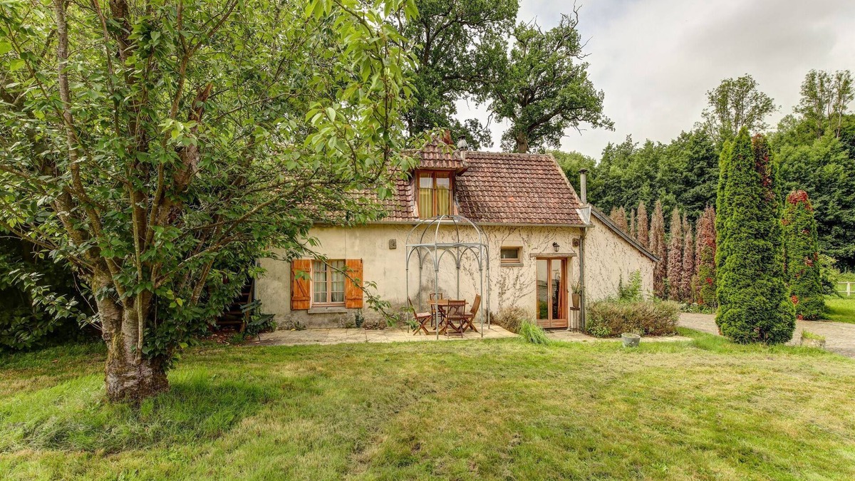 Raizeux House | Holiday home in a park in Raizeux with terrace