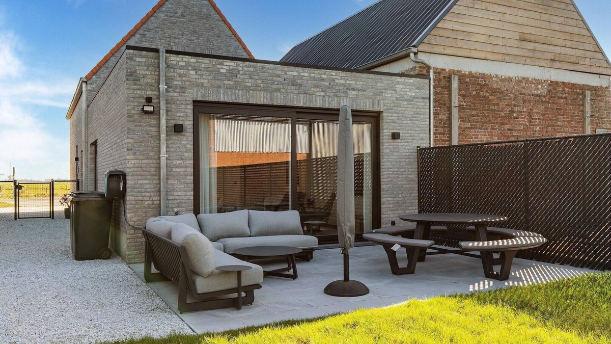 Aardenburg House | Holiday Home in Aardenburg near Sint-Baafskerk