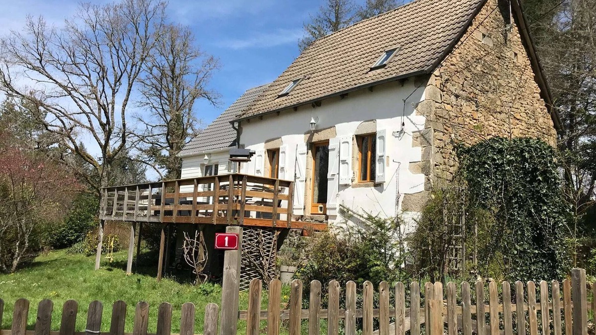 Auriac House | Holiday Home in Auriac with Private Pool