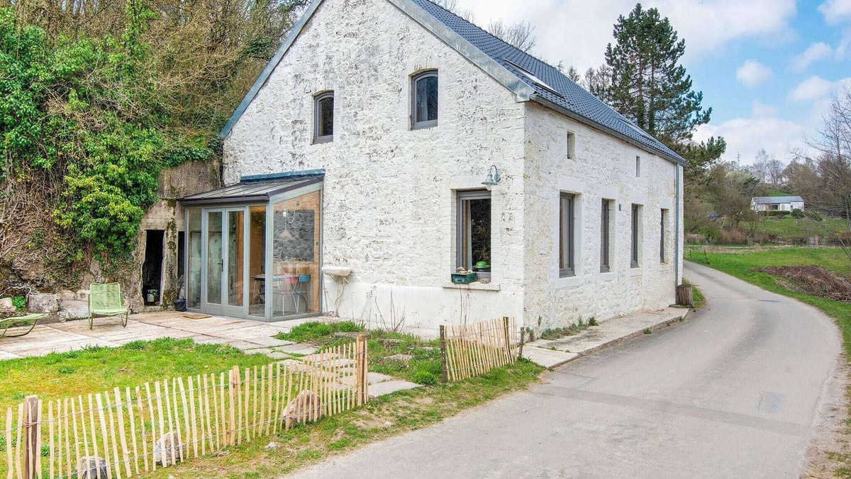 Tombeek House | Holiday Home in Philippeville with garden
