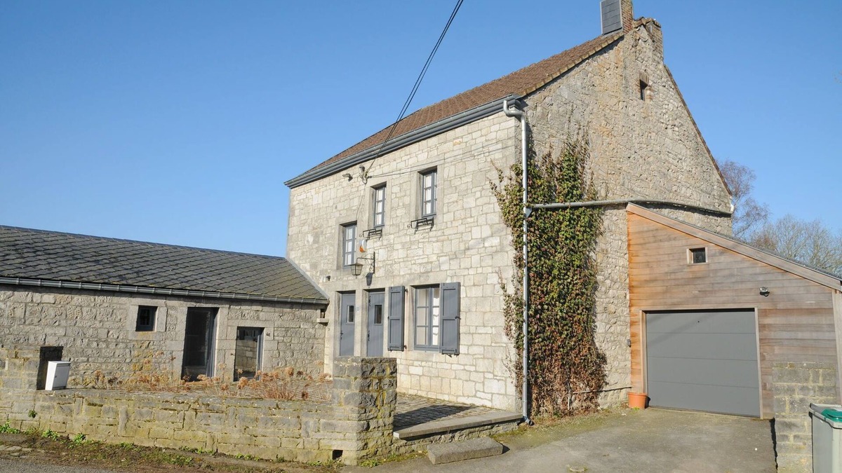 Borlon House | Holiday Home in Borlon with Heated Pool