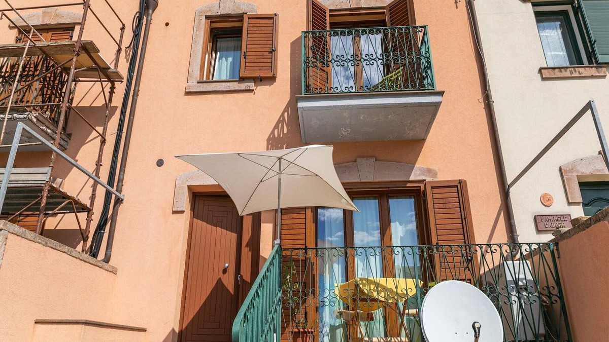 Bosa Historic Centre House | Holiday Home in Bosa near the Beach