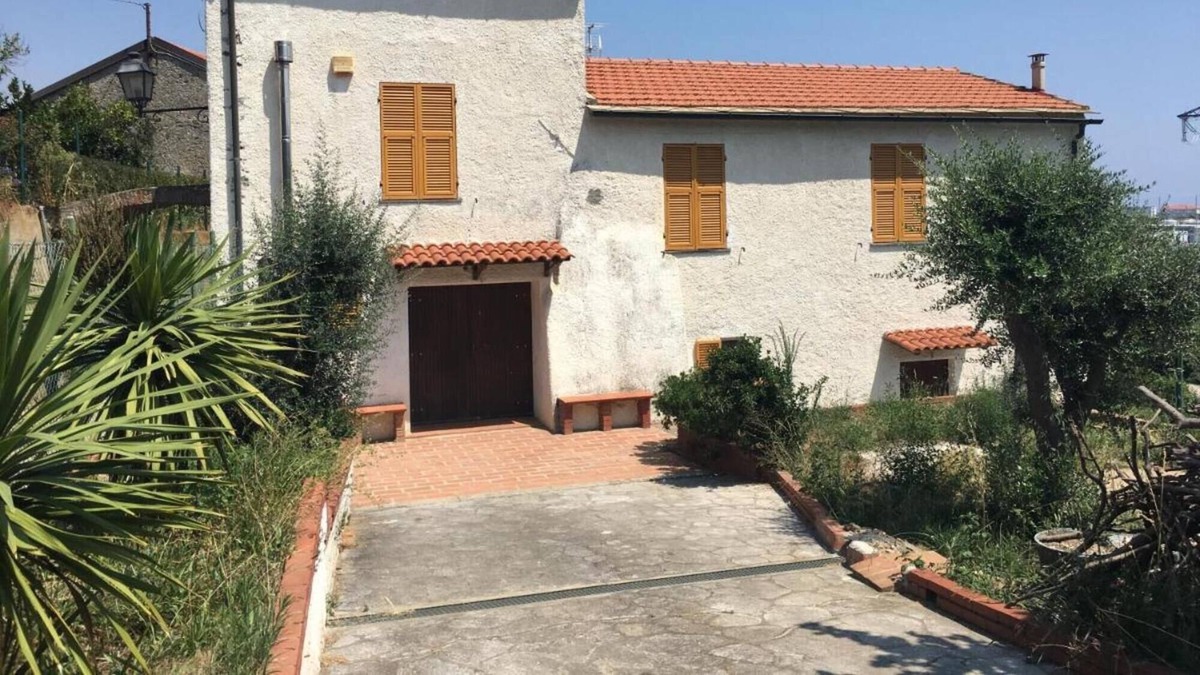 Valleggia House | Holiday Home 'In Campagna Al Mare' with Sea View and Private Terrace