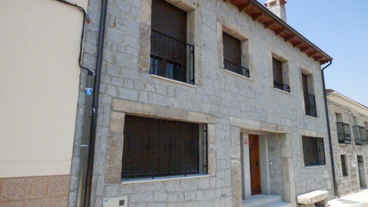 Bernuy-Salinero House | Holiday Home in Castilla-León with Pool