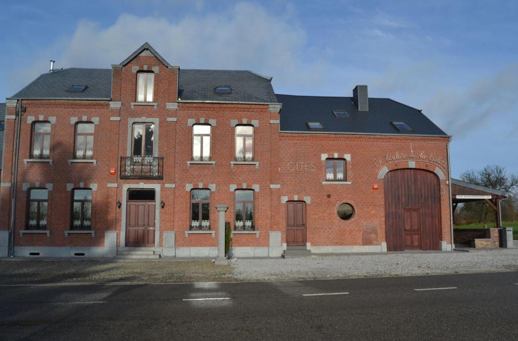 Couvin House | Holiday home in Cul-des-Sarts near Forest
