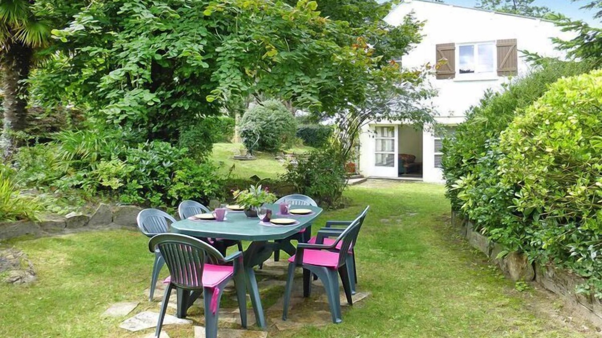 Denneville House | Holiday Home in Denneville near Sandy Beach