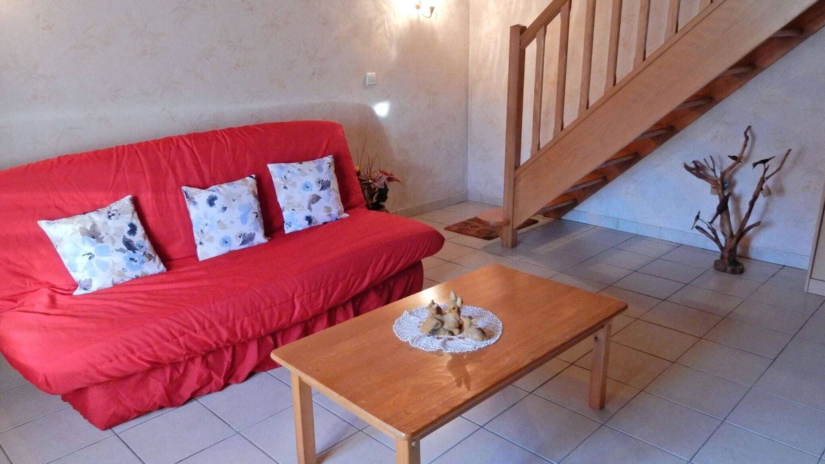 Esmoulieres House | Holiday Home in Esmoulières near Forest