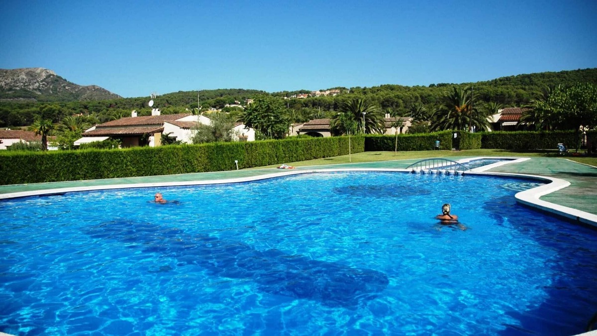 Torroella de Montgri House | Holiday Home in Estartit near Sandy Beaches