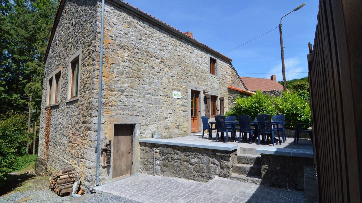 Onhaye House | Holiday Home in Falaën near Montaigle Castle