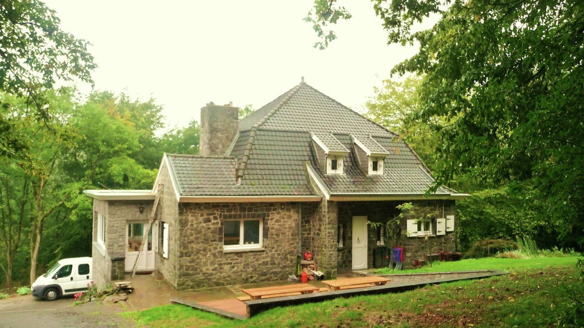 Falaen House | Holiday Home in Falaen near Castle Ruins