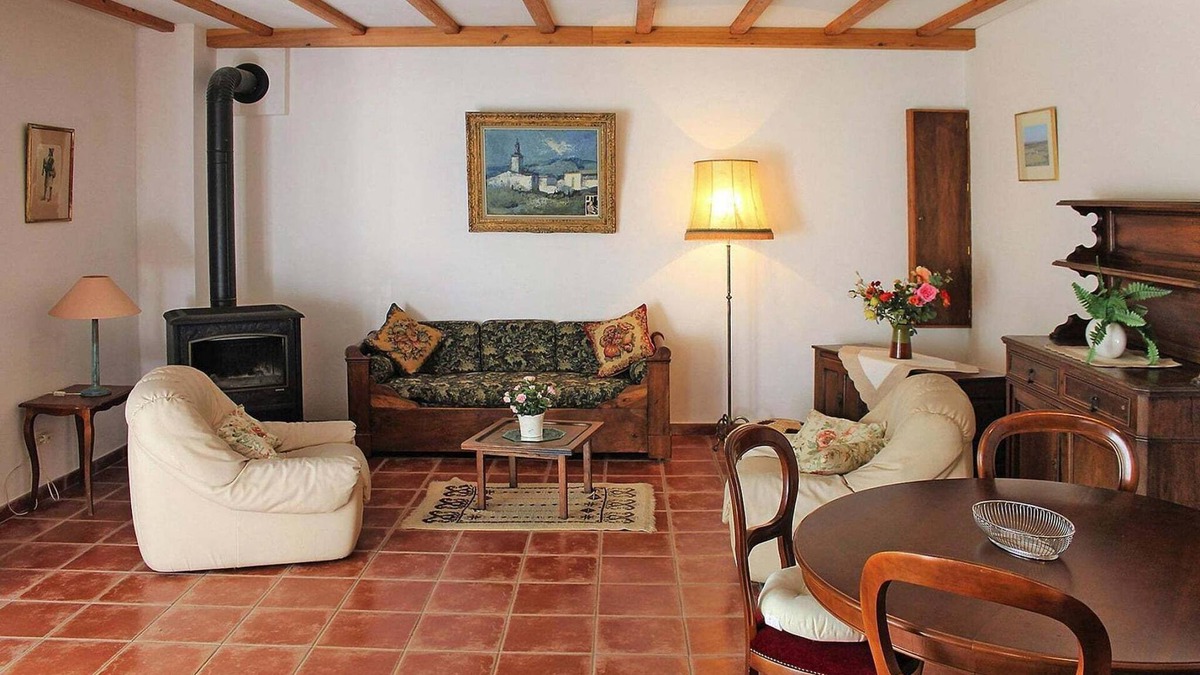 Revest-du-Bion House | Holiday home in Revest with garden
