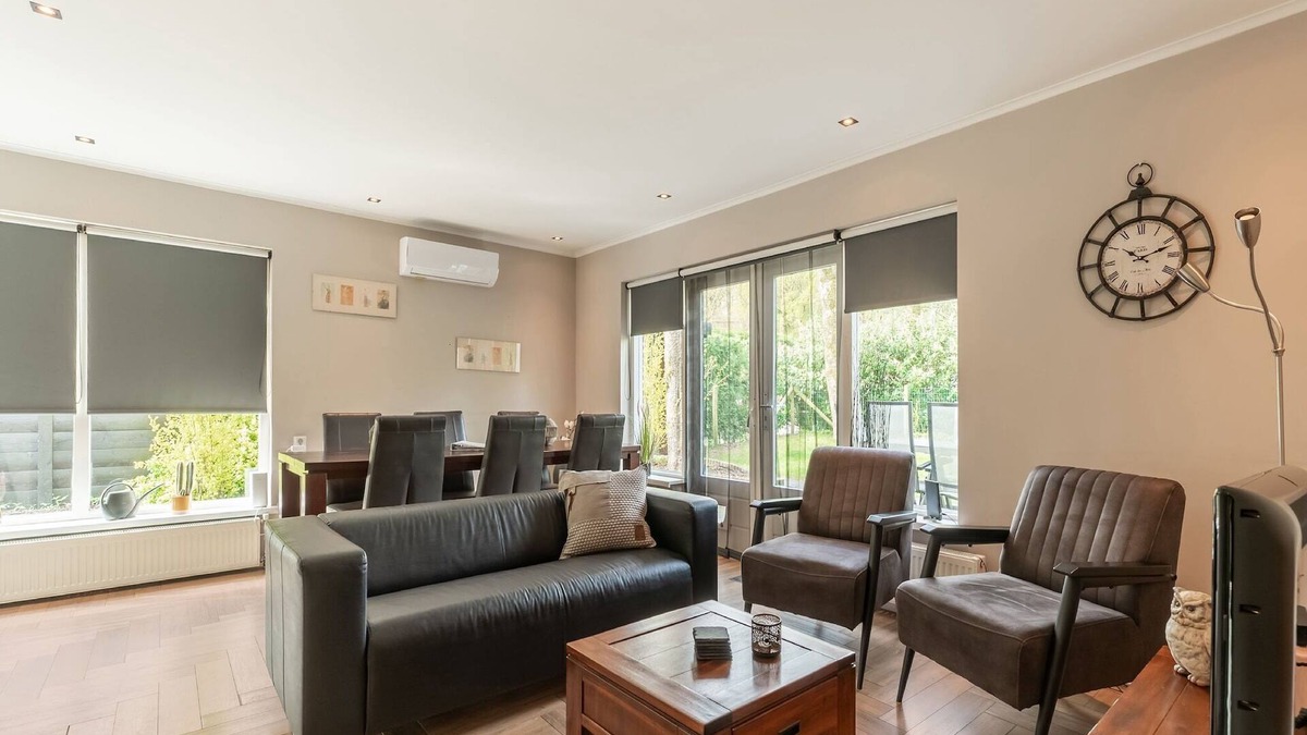 Garderen House | Holiday Home in Garderen with Garden