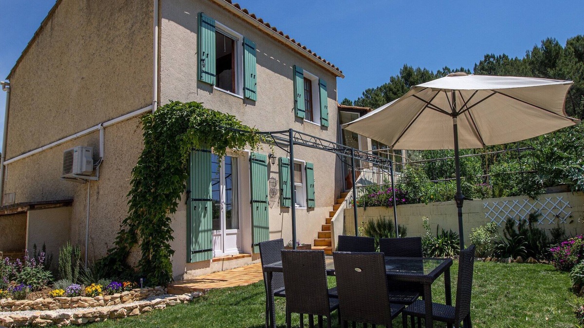 Gargas House | Holiday Home in Gargas near Route des Ocres