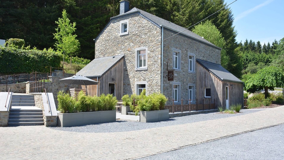 Gedinne House | Holiday Home in Gedinne by the River