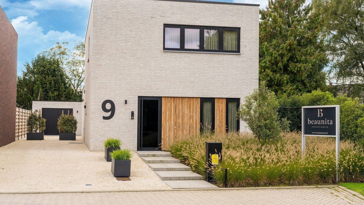Hamont House | Holiday Home in Hamont with Garden