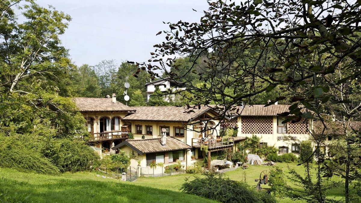 Rancio Valcuvia Apartment | Holiday home in a former mill from the 18th century. With 10 000 m² plot and pool