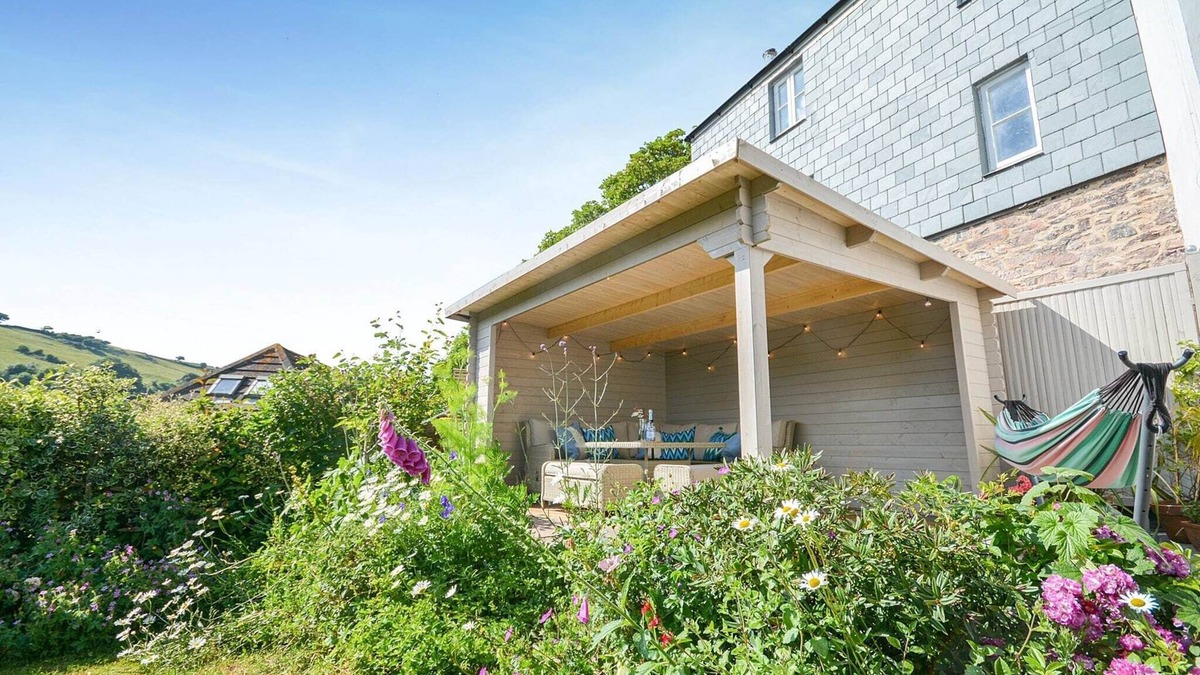 Kingsand Cottage | Holiday Home in Kingsand near the Beach