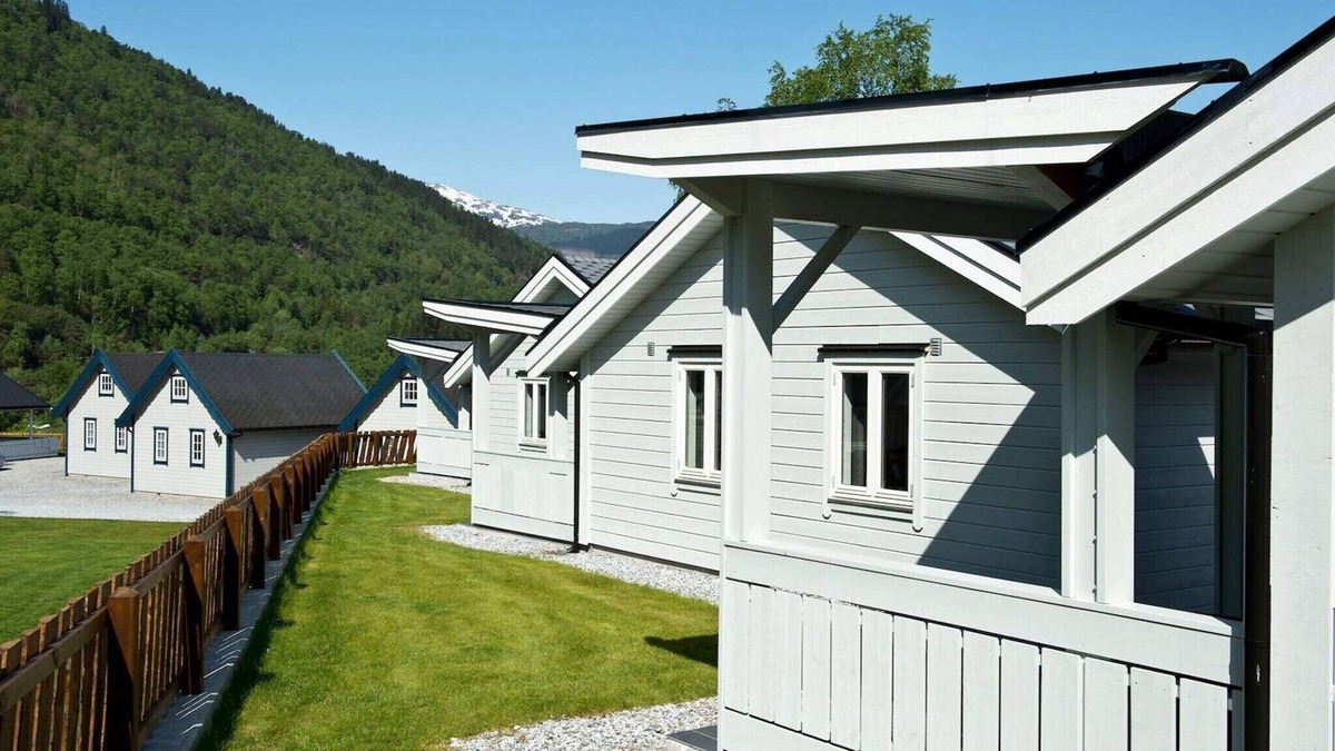 Kinsarvik House | Holiday home in Kinsarvik by the sea