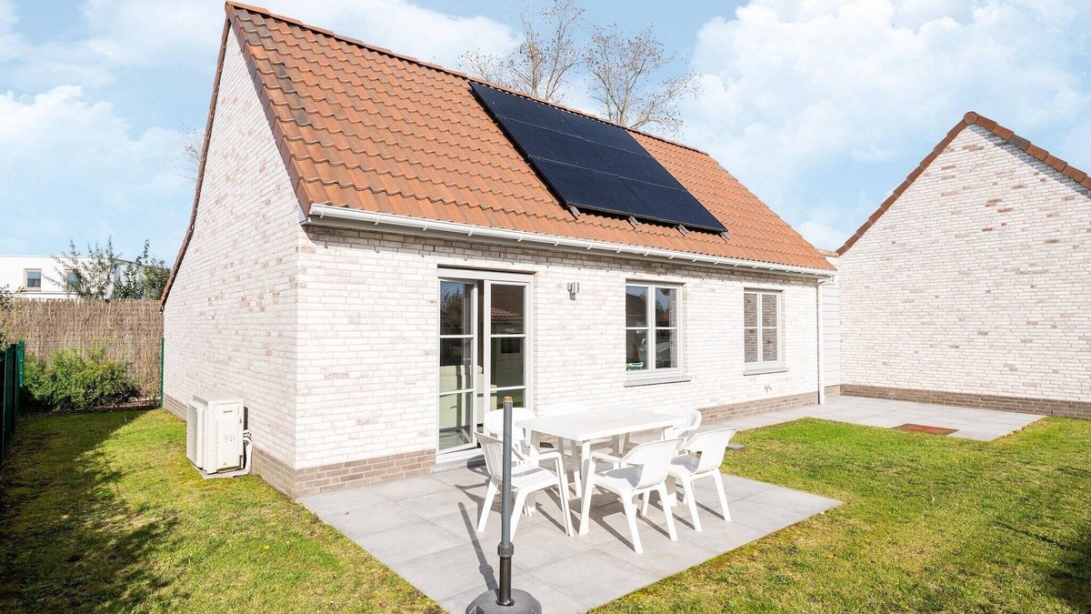 Koksijde House | Holiday Home in Koksijde with Garden