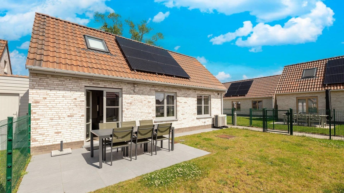 Koksijde House | Holiday Home in Koksijde with Garden