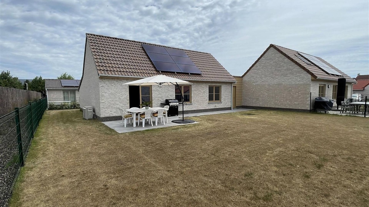 Koksijde House | Holiday Home in Koksijde with Garden and BBQ