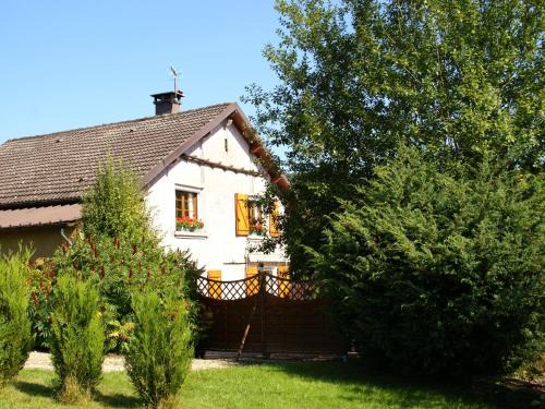 La Chapelle-aux-Bois House | Holiday Home in La Chapelle with Garden