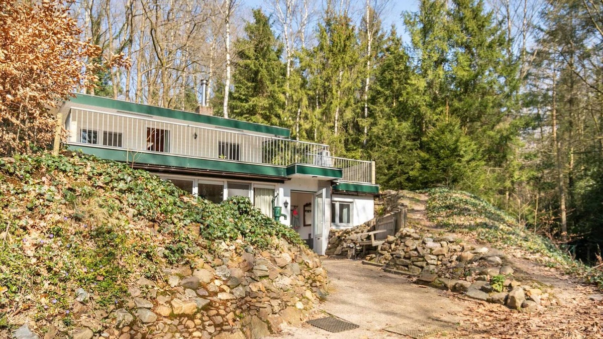 Dilsen-Stokkem House | Holiday Home in Lanklaar near Forest Trails