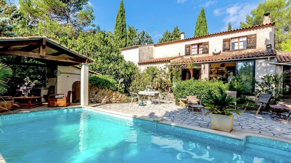 Le Luc House | Holiday Home in Le Luc with Pool & Vineyards