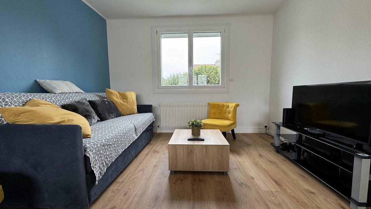 Miroir - Batignolles House | Holiday Home in Le Mans near 24H Circuit