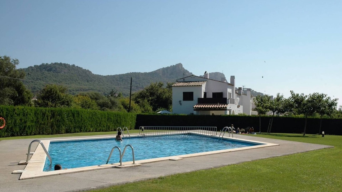 Torroella de Montgri House | Holiday Home in LEstartit near Sandy Beach