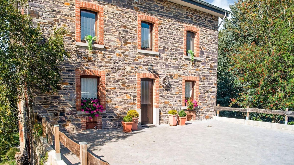 Lierneux House | Holiday Home in Lierneux with Garden