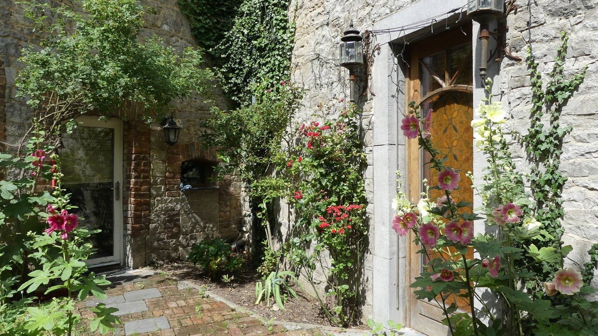 Longueville House | Holiday Home in Longueville near Forest