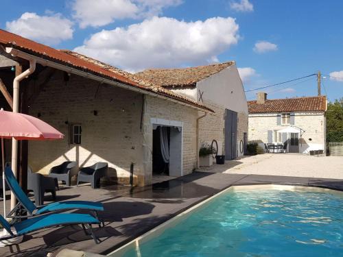 Loubigne House | Holiday Home in Loubigné with Pool & Terrace
