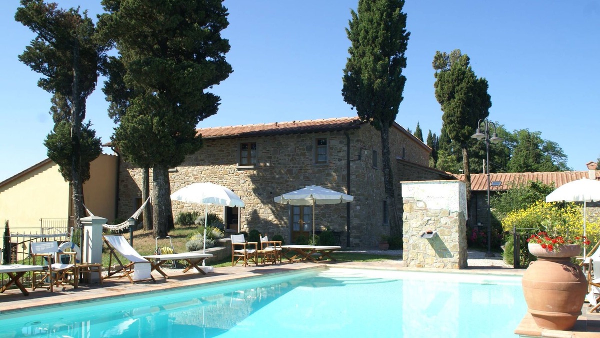 Montecarelli House | Holiday Home in Montecarelli with Pool
