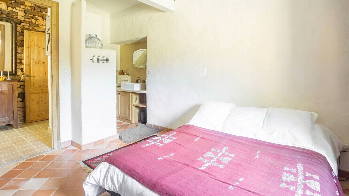 Mazeyrolles House | Holiday Home in Mazeyrolles with Garden